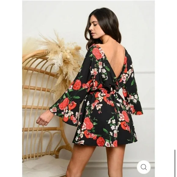 Bell sleeve surplice romper - Picture 5 of 5